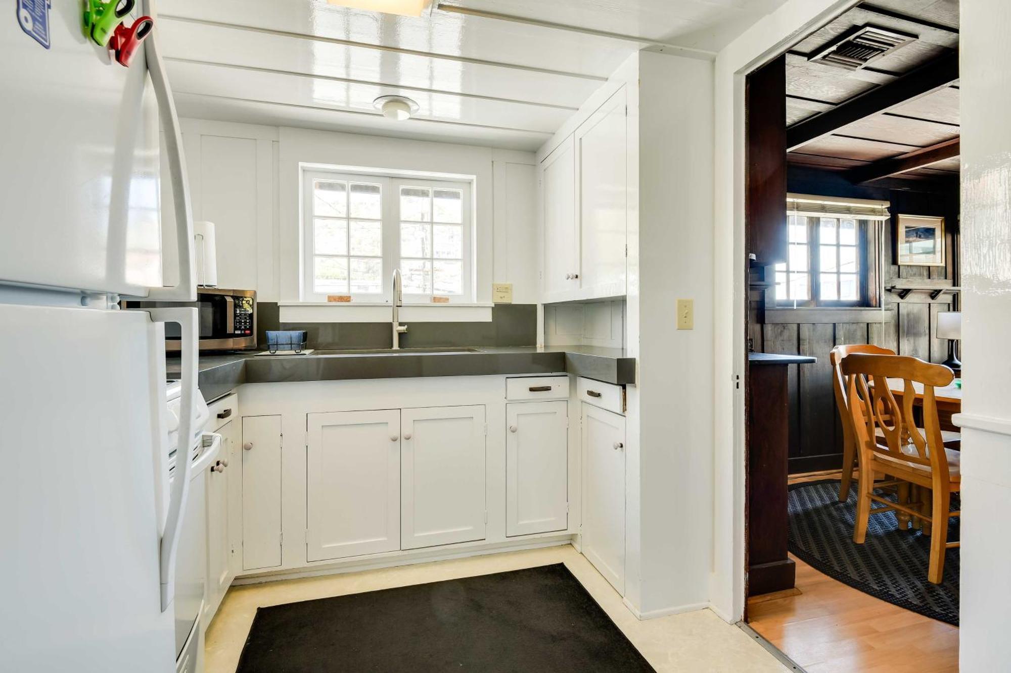 Charming Catalina Gem With Deck Walk To The Beach! Avalon Εξωτερικό φωτογραφία