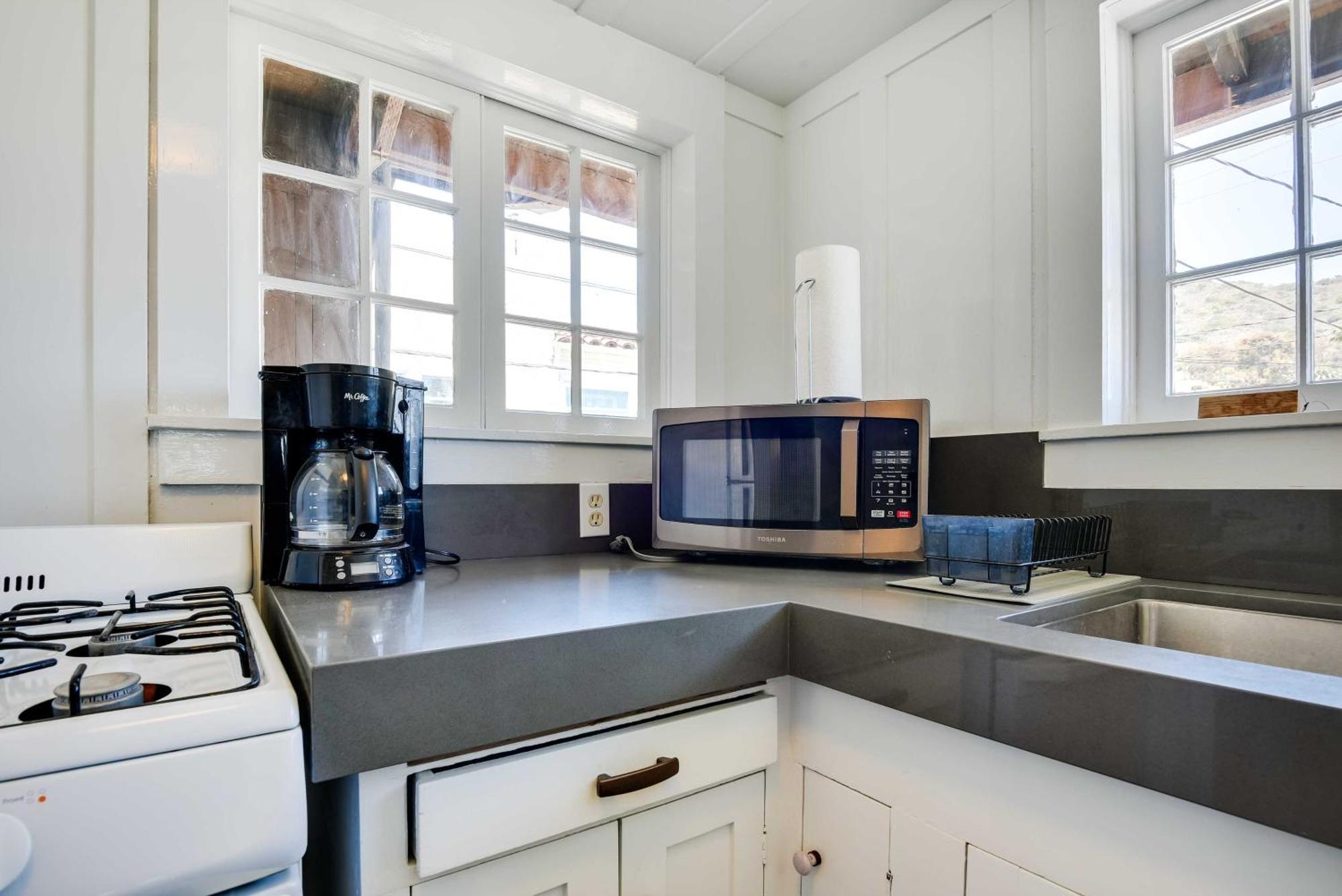 Charming Catalina Gem With Deck Walk To The Beach! Avalon Εξωτερικό φωτογραφία