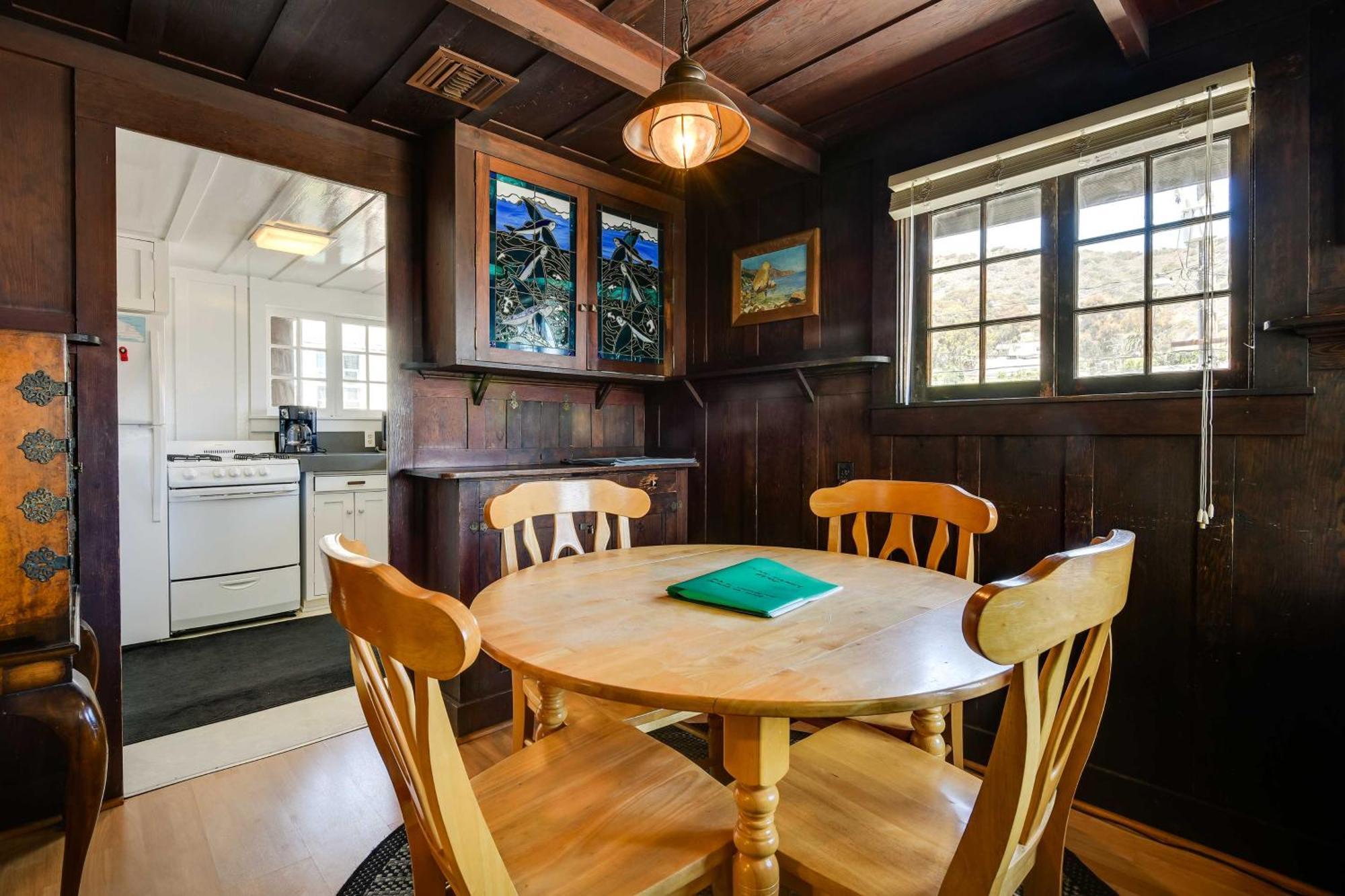 Charming Catalina Gem With Deck Walk To The Beach! Avalon Εξωτερικό φωτογραφία